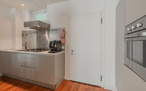 Caminito: Toestel Van De Keuken, Keuken, Flooring, Major Appliance, Interieur Ontwerp, Muur, Countertop, Hout, Cabinetry, Verdieping