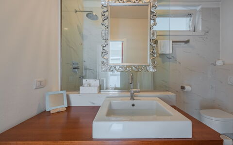 Caminito: Wastafel In De Badkamer, Loodgieterswerkinrichting, Muur, Wastafel, Badkamer, Interieur Ontwerp, Kraan, Spiegel, Loodgieter, Countertop