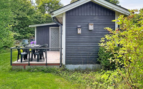 Lötstugan: Hout, Huis, Struik, Verblijf, Siding, Deur, Garden Gebouwen, Huis, Schuur, Tuin