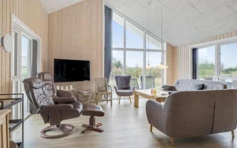 Arsi - 350M from the Sea: Hout, Huis, Plafond, Woonkamer, Appartement, Hardwood, Natuurlijk Materiaal, Stoel