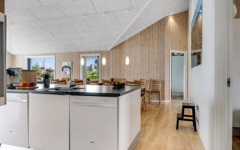 Arsi - 350M from the Sea: Keuken, Hout, Plafond, Interieur Ontwerp, Flooring, Countertop, Meubilair, Lichte Inrichting, Keuken En Eettafel, Huis