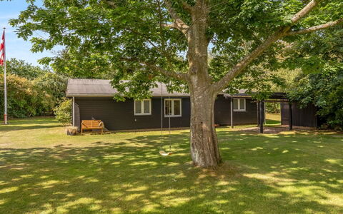 Elenora - 200M from the Sea: Boom, Gras, Blad, Afdeling, Huis, Plain, Huis, Land Lot, Landelijk Gebied