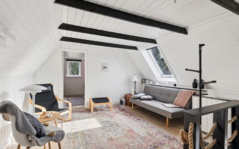 Ilsebeth - from the Sea: Flooring, Interieur Ontwerp, Muur, Verdieping, Meubilair, Hout, Plafond, Houten Vloer, Huis, Verlichting