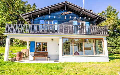 Les Marmottes: Gebouw, Huis, Huis, Verblijf, Veranda, Dak, Deur, Landgoed, Boerderij, Balkon
