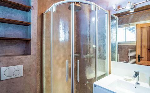 Les Marmottes: Loodgieterswerkinrichting, Flooring, Verdieping, Interieur Ontwerp, Badkamer, Kraan, Loodgieter, Wastafel, Plafond, Verlichting