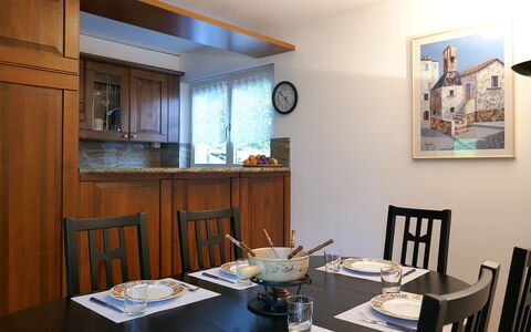 Casa Alenzino: Meubilair, Interieur Ontwerp, Hout, Tafel, Eetkamer, Keuken En Eettafel, Stoel, Flooring, Verlichting, Tableware