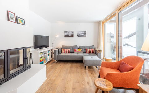Casa Collina 5I-02: Meubilair, Interieur Ontwerp, Flooring, Verdieping, Bankstel, Kamer, Hout, Woonkamer, Plafond, Houten Vloer