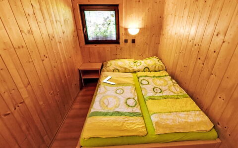 Velke Karlovice 300: Hout, Slaapkamer, Beits, Bed Frame, Bed, Hardwood, Plank, Bedding, Laken, Blokhut