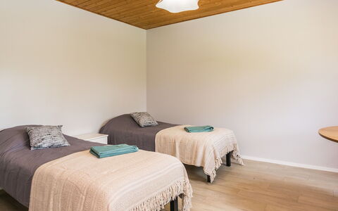 Heinävesi Homes D6: Verdieping, Flooring, Interieur Ontwerp, Muur, Hout, Plafond, Meubilair, Slaapkamer, Bed, Kamer