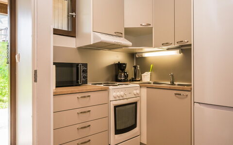 Heinävesi Homes D6: Toestel Van De Keuken, Keuken, Countertop, Major Appliance, Meubilair, Interieur Ontwerp, Cabinetry, Hout, Flooring, Fornuis