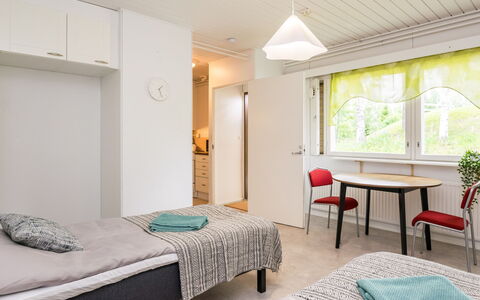 Heinävesi Homes D7: Interieur Ontwerp, Meubilair, Flooring, Verdieping, Hout, Plafond, Kamer, Verlichting, Slaapkamer, Bed