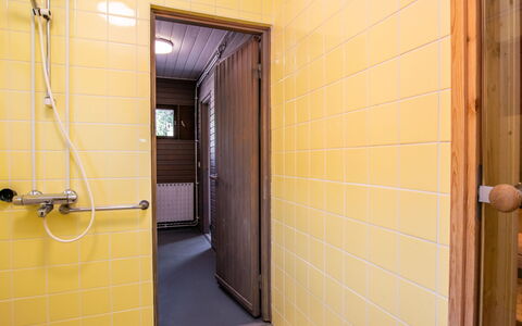 Heinävesi Homes D8: Muur, Flooring, Hout, Verdieping, Loodgieterswerkinrichting, Badkamer, Loodgieter, Interieur Ontwerp, Tegel, Samengesteld Materiaal