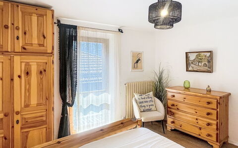 Bluhome: Meubilair, Bed, Interieur Ontwerp, Slaapkamer, Hout, Kamer, Lade, Bedding, Laken, Cabinetry