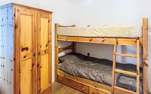 Bluhome: Meubilair, Stapelbed, Hout, Bed, Slaapkamer, Verdieping, Flooring, Interieur Ontwerp, Kamer, Bedding