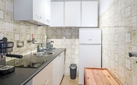 Bluhome: Flooring, Keuken, Major Appliance, Toestel Van De Keuken, Countertop, Verdieping, Interieur Ontwerp, Loodgieterswerkinrichting, Cabinetry, Wastafel