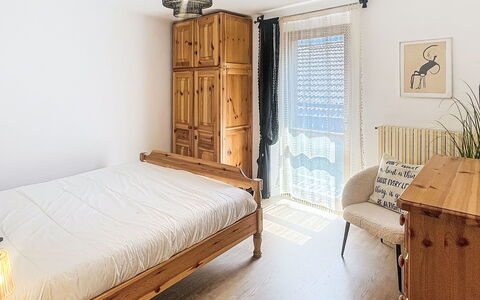 Bluhome: Meubilair, Bed, Slaapkamer, Interieur Ontwerp, Hout, Flooring, Bedding, Verdieping, Laken, Kamer