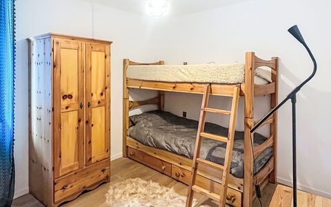 Bluhome: Meubilair, Hout, Flooring, Verdieping, Bed, Interieur Ontwerp, Slaapkamer, Kamer, Stapelbed, Houten Vloer