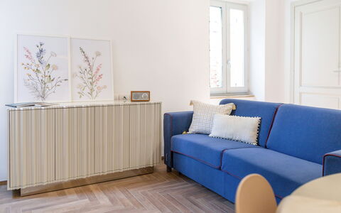 Suite Sinfonia Blu: Meubilair, Interieur Ontwerp, Flooring, Hout, Verdieping, Bankstel, Textiel, Kamer, Huis, Woonkamer