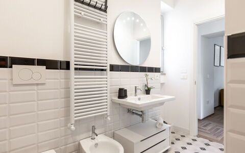 Suite Sinfonia Oro: Interieur Ontwerp, Flooring, Verdieping, Loodgieterswerkinrichting, Wastafel, Wastafel In De Badkamer, Huis, Loodgieter, Badkamer, Kamer