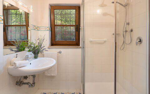 Villa Sorripa 6: Badkamer, Loodgieterswerkinrichting, Interieur Ontwerp, Wastafel In De Badkamer, Flooring, Verdieping, Toilet, Loodgieter, Kraan, Douche
