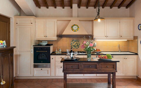 Villa Sorripa 6: Meubilair, Keuken, Interieur Ontwerp, Cabinetry, Hout, Flooring, Countertop, Lichte Inrichting, Kast, Toestel Van De Keuken