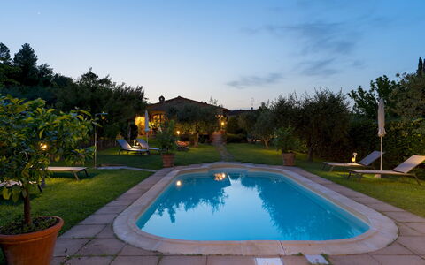 Villa Sorripa 6: Zwembad, Toevlucht, Thermae, Buitenmeubels, Eco Hotel, Backyard, Hacienda, Tuin, Landgoed, Waterpartij