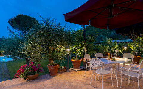 Villa Sorripa 6: Zwembad, Meubilair, Buitenmeubels, Toevlucht, Struik, Tuin, Stoel, Eco Hotel, Backyard