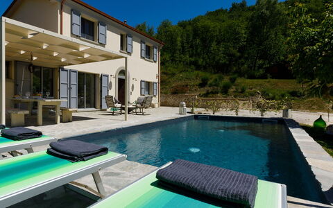 Villa Mia 6: Zwembad, Buitenmeubels, Vrije Tijd, Meubilair, Recreatie, Toevlucht, Stoel, Paraplu, Eco Hotel, Landgoed