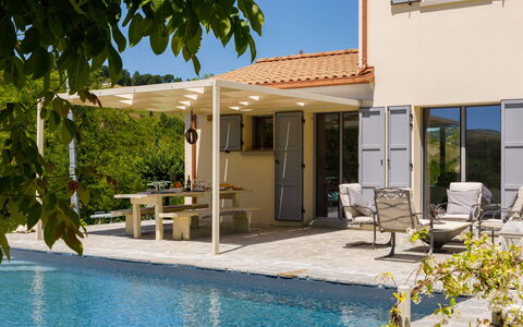 Villa Mia 6: Meubilair, Buitenmeubels, Stoel, Buitentafel, Luifel, Zwembad, Schaduw, Outdoor Structuur, Patio, Pergola