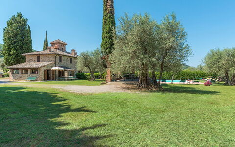 Casa Torrione 14: Landgoed, Gazon, Tuin, Boerderij, Weide, Landscaping, Hacienda, Villa, Werf, Park