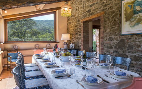 Casa Torrione 14: Meubilair, Tafel, Interieur Ontwerp, Tableware, Huis, Eetkamer, Stoel, Keuken En Eettafel, Glaswerk, Tafelkleed
