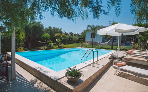 Villa Ferradina 4+2: Zwembad, Toevlucht, Buitenmeubels, Vrije Tijd, Eco Hotel, Paraplu, Samengesteld Materiaal, Schaduw, Ligstoel, Bloempot