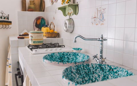 Villa Ferradina 4+2: Keuken, Kraan, Countertop, Loodgieter, Loodgieterswerkinrichting, Porselein, Ceramic, Tegel, Verf, Serveware