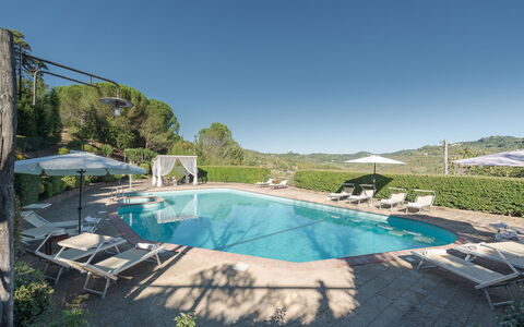 Villa Ginestraio 14: Zwembad, Buitenmeubels, Ligstoel, Toevlucht, Paraplu, Thermae, Eco Hotel, Schaduw, Stoel, Badplaats