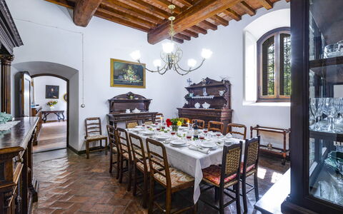 Torre di Paciano 10+2: Meubilair, Interieur Ontwerp, Tafel, Flooring, Hout, Plafond, Eetkamer, Keuken En Eettafel, Stoel, Verdieping