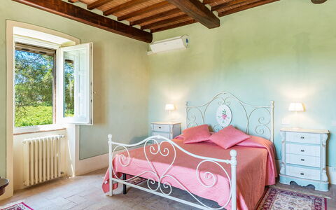 Villa Pucci 12: Meubilair, Roze, Slaapkamer, Bed, Bedding, Laken, Linens, Bed Frame, Hotel, Verf