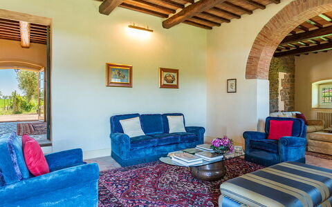 Villa Pucci 12: Muur, Interieur Ontwerp, Meubilair, Flooring, Huis, Verdieping, Kamer, Plafond, Bankstel, Woonkamer