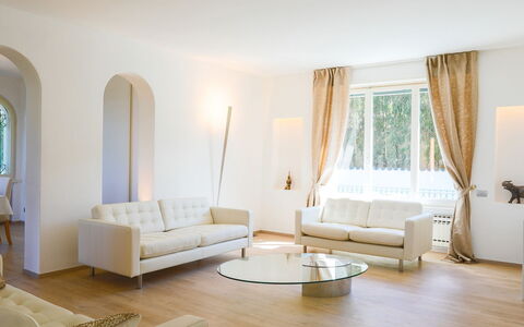 Villa Sarah 10+2: Meubilair, Interieur Ontwerp, Flooring, Bankstel, Verdieping, Muur, Hout, Woonkamer, Huis, Kamer