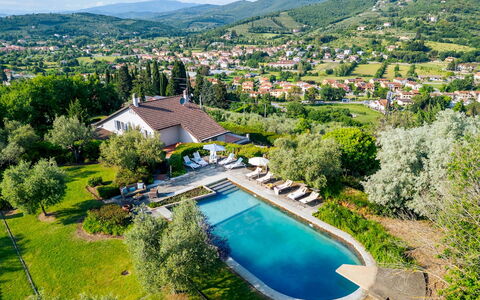 Villa Ninfeo 10+4: Zwembad, Heuvel, Toevlucht, Eco Hotel, Bergketen, Heuvel Station, Landgoed, Badplaats, Landscaping, Hacienda