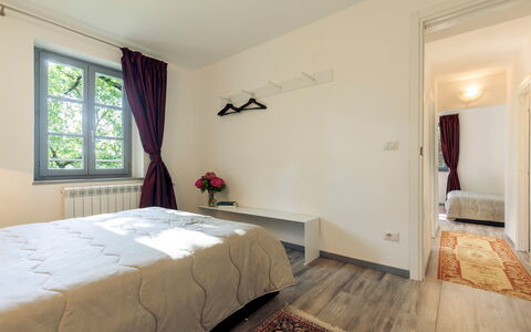Villa Ninfeo 10+4: Meubilair, Interieur Ontwerp, Bed, Slaapkamer, Hout, Flooring, Verdieping, Kamer, Plafond, Laken