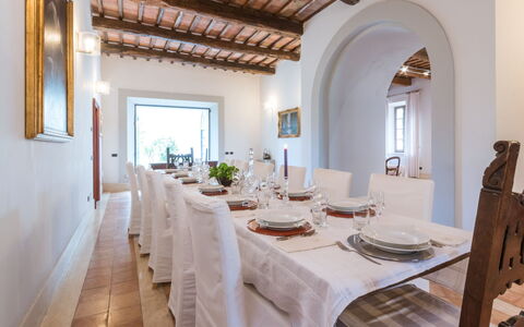 Borgo Colle Ridente 13: Meubilair, Interieur Ontwerp, Tafel, Eetkamer, Keuken En Eettafel, Stoel, Flooring, Tableware, Kamer, Huis