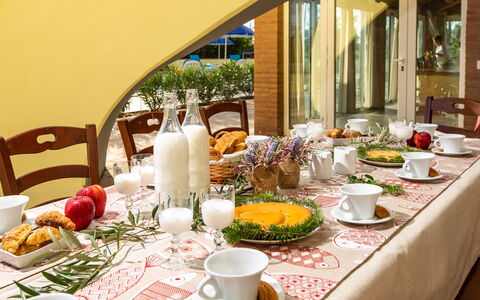 Il Nocciolo 12: Tableware, Meubilair, Tafel, Voedsel, Stoel, Serveware, Tafelkleed, Dishware, Drinkware, Bord