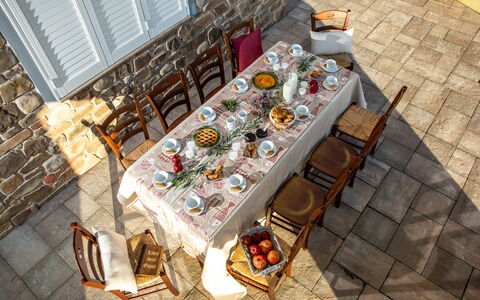 Il Nocciolo 12: Meubilair, Tafel, Tableware, Stoel, Tafelkleed, Keuken En Eettafel, Textiel, Linens, Eetkamer, Serveware