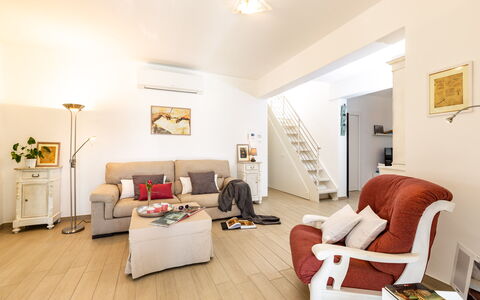 Il Nocciolo 12: Meubilair, Interieur Ontwerp, Flooring, Bankstel, Verdieping, Hout, Kamer, Plafond, Woonkamer, Tafel
