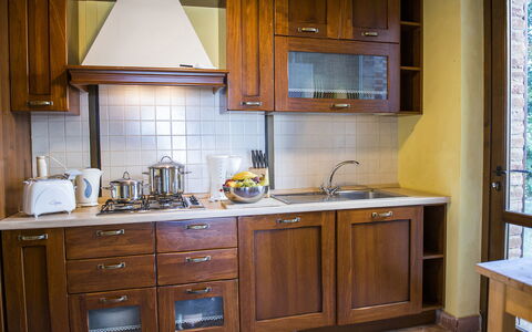 La Torre dei Fagiani 8+2: Keuken, Cabinetry, Toestel Van De Keuken, Major Appliance, Hout, Countertop, Interieur Ontwerp, Kast, Meubilair, Flooring