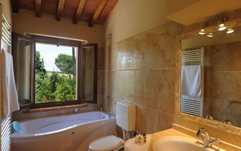 La Torre dei Fagiani 8+2: Muur, Flooring, Interieur Ontwerp, Loodgieterswerkinrichting, Verdieping, Verlichting, Meubilair, Huis, Badkamer, Kraan