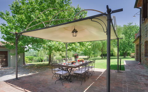 Villa Augusto 10: Tuin, Meubilair, Canopy, Schaduw, Prieel, Outdoor Structuur, Patio, Backyard, Buitenmeubels, Werf