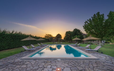 Villa Augusto 10: Zwembad, Toevlucht, Buitenmeubels, Tuin, Landscaping, Eco Hotel, Waterpartij, Schaduw, Landgoed, Reflecting Pool