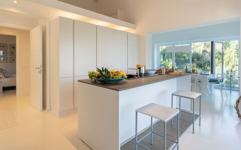 Villa Giomoa 8: Meubilair, Interieur Ontwerp, Keuken, Flooring, Countertop, Muur, Verdieping, Hout, Plafond, Stoel