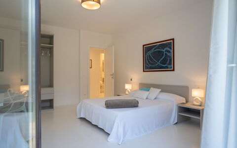 Villa Giomoa 8: Meubilair, Interieur Ontwerp, Bed, Hout, Verdieping, Slaapkamer, Flooring, Plafond, Kamer, Laken